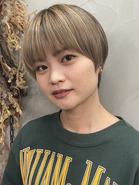 ロリム(RorriM) コンパクトショート × ダブルカラー × ハイライト × ブリーチ