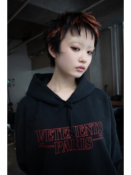 ギークス(GEEKS) 【GEEKS渋谷】バズカット/デザインカラー/レイヤーショート/小顔