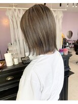 マティー(MATTY)&nbsp;切りっぱなしボブ × グレージュハイライト
