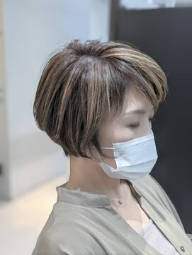 ジエクト 本店(The Ect) ミセスショート×デザインハイライト×白髪伸びても目立たない