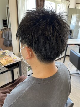 コアフィールフィス(COIFFURE fils) 《見附　今町》メンズ　束感　刈り上げ　黒髪ショート