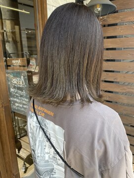 アッピアス 大和(Appias) ミディアムレイヤー_切りっぱなし_外ハネ