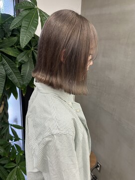 アンバー(UMBER) グレージュ 全頭ブリーチ