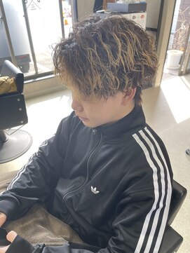 ジーナ 天神(Zina) ツイストスパイラル/センターパート/ブリーチパーマ