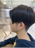 前下がりマッシュヘアー黒髪センターパート暗髪ユニセックス