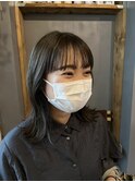 暗髪くびれミディアム