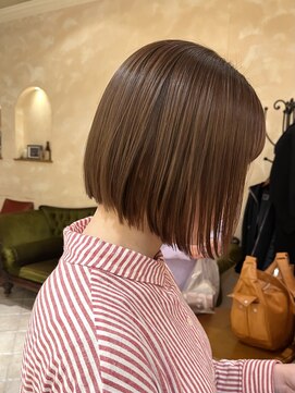 ビュートリアム265(BEAUTRIUM 265) 切りっぱなしボブ ミニボブ ブリーチなしベージュ ぱつっとボブ