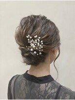 後れ毛が可愛いシニヨンアレンジ二次会結婚式/新宿/新宿三丁目