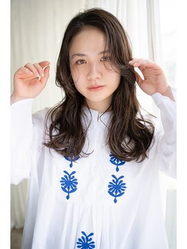 マグノリア オモテサンドウ(MAGNOLiA Omotesando) 長めバングで顔まわり可愛い柔らかニュアンスパーマ・・・HINATA