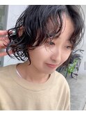 黒髪でも軽さのあるパーマスタイル◎