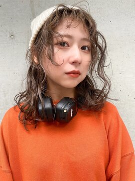 キーゴ 博多(KY-GO.) ベージュカラー / ウェーブヘア 波巻き