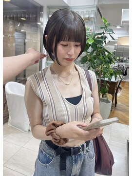 オブヘアージユウガオカ(Of HAIR Jiyugaoka) 【オリーブ×ぱつっとボブ】