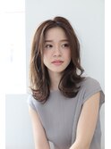 落ち着きのあるナチュラルフェミニンスタイル