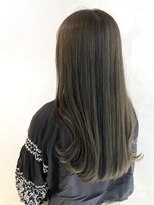 アイディール(:ideal)&nbsp;サンドベージュに赤みを消す補色を入れて、透明感あるロングヘア