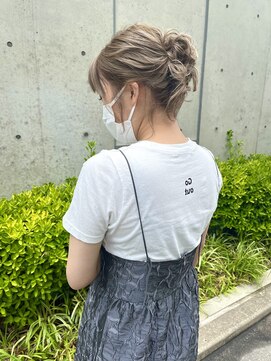 セブンベルベット(7 Velvet) 結婚式、カジュアルにも!おだんごヘアアレンジ