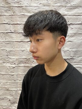 グレイスフル バーバープラチナム 六本木店(Graceful Barber platinum) テーパーフェード