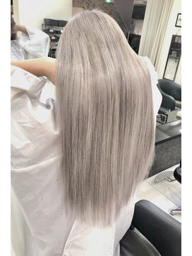 スライバイリアオオサカ(Sly By Ria OSAKA) シルバーカラー【大阪】【梅田】