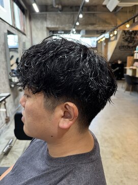 カーニー 上野(kearny) ツイストスパイラルパーマ縦落ちパーマメンズ波巻きパーマ