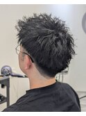 ショートスタイル刈り上げツイストパーマアップバング