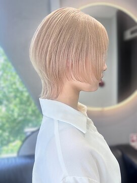 ジゼル 筑紫野(GiseL) ショート ウルフ ダブルカラー ブリーチ ミルクティーベージュ