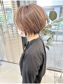 大人ハイライト白髪ぼかし 前下がりショートボブ