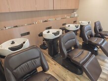 イブ ヘアーメイク(eve hair make)の雰囲気（極上のサロンシャンプーを提供します。２Fには個室もあります）