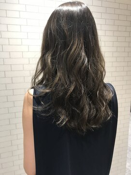 ミリ 千歳烏山(Mili CARE&SPA) マットグレージュハイライト