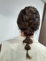 アリー(Ari-) 編み込みポンポン