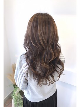 ロアールメイ(LOAOL mei) ハイライト／ロング／ゆる巻きカール