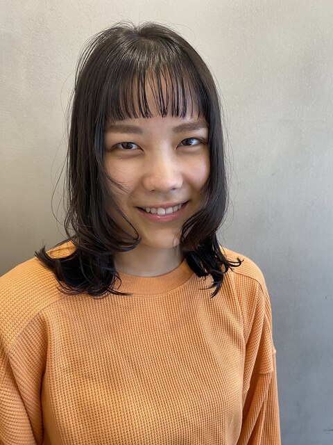 大人可愛いくびれヘアミディ