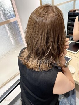 エレノア 梅田店(Eleanor) ベージュカラー