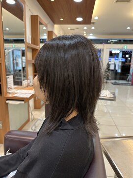 アンドバイモードケイズ (and by MODE K's) レイヤーカット/ウルフカット/透明感カラー