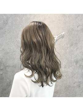 アパートメント オブ ソロン(The Apartment of Solon) ベージュカラー/韓国風ヘア/レイヤーカット