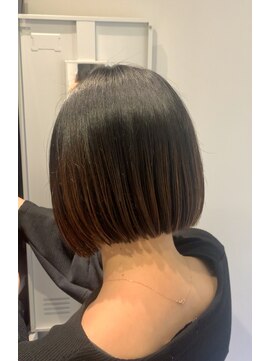 チル(chill) パツっと、だけど女っぽい。美シルエットボブ