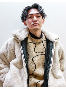 ヘアアンドフェイス ルースト(hair&face ROOST) 【エモスタイル】波打ツイスパセンターパート