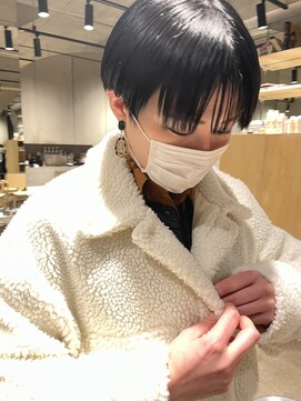 ビビト(bibito) bibito ブルーブラック　ハンサムショート　刈り上げ　タイト