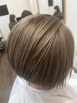 リオン(RION) 鮮やかカラーのショートスタイル♪