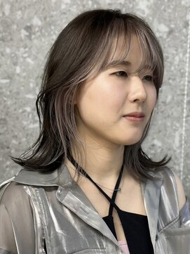 サンク 原宿 表参道(cinq) インナーカラーベージュイヤリングカラーフェイスフレーミング