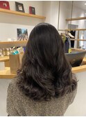 大きめカールのコテ巻きパーマ
