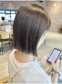 20代30代大人可愛いアッシュベージュくびれボブ耳掛け透明感