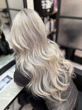 ラムシェール(LamChele) 【lamchele】ホワイトシルバー×ブリーチカラー×レイヤーカット