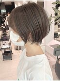 大人ショートボブ　まとまる丸み前下がりショート