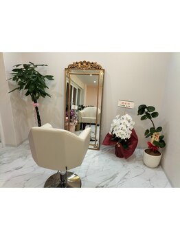 【板宿駅徒歩2分】安心の女性専用サロン◆1席のみのプライベート空間でお悩み相談がしやすいと人気！