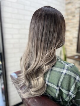 アトリエナガノ(atelier nagano) ニュアンスカラー/センターパート/ツヤ髪スタイル/ブルージュ