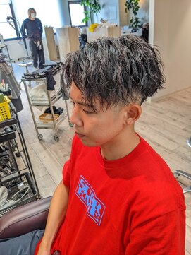 コワファーストナガサキシャンプーボーイ(COIFF1RST NAGASAKI SHAMPOO BOY) ショートアップバング×ツイストスパイラルパーマ