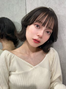 ルームバイシー 新宿(Loom. by Sea) ミディアム×暗めカラー[デザインカラー/フェイスフレーミング]