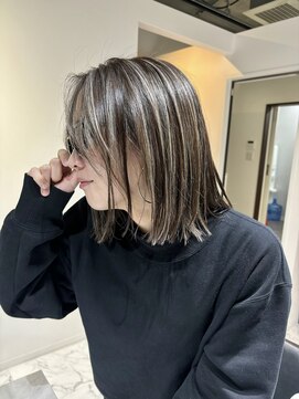 アール(ART) 切りっぱなしボブ×ホワイトハイライト