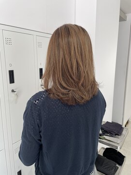 ノーム(NORME) 白髪ぼかしハイライト　レイヤースタイル