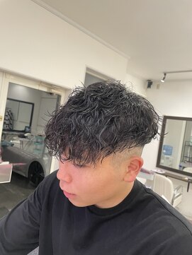 メンズ【スキンフェード×スペインカール】