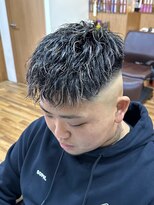 ヘアスタジオ ロメオ(hair studio Romeo) スパイラルハイライトホワイトメッシュフェードツイスパ